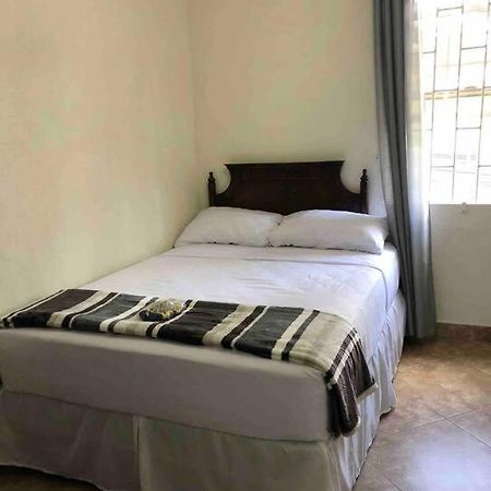 Kelly'S Studio Apartment - Rental Near Airport, Amenities And Bus Route Сент-Філіп Екстер'єр фото