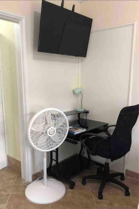 Kelly'S Studio Apartment - Rental Near Airport, Amenities And Bus Route Сент-Філіп Екстер'єр фото