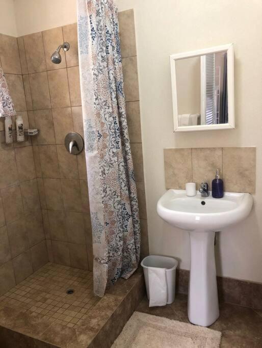 Kelly'S Studio Apartment - Rental Near Airport, Amenities And Bus Route Сент-Філіп Екстер'єр фото